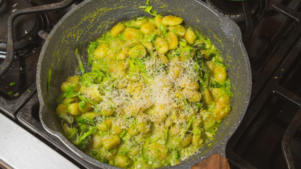 smashed pea lemon gnocchi in pan